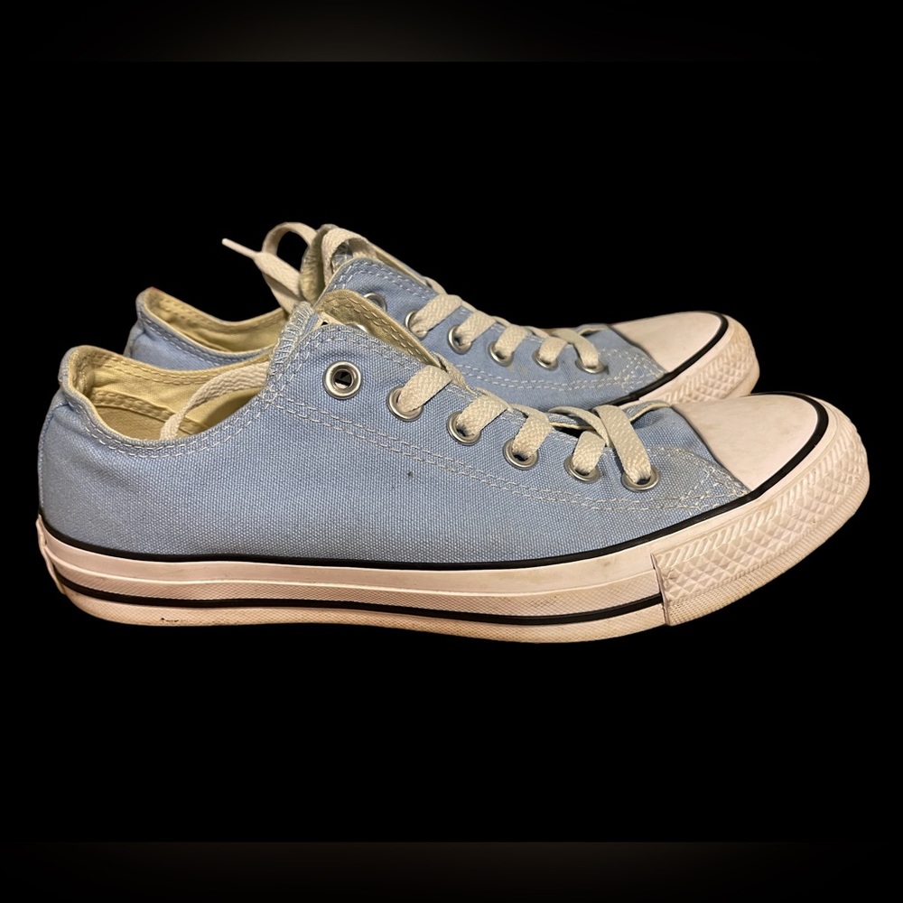 Converse light blue women’s size 8 men’s size 6
